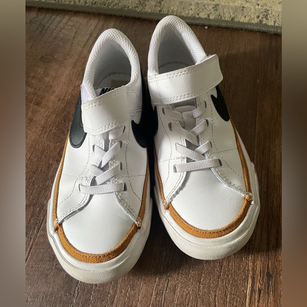 Nike Court Legacy